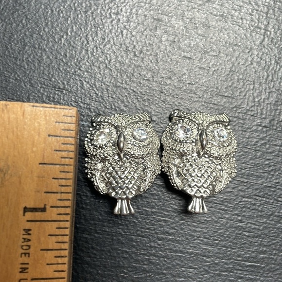 Owl specialty buttons. Shiny silver finish with crystal eyes. 2 in lot - Picture 8 of 8